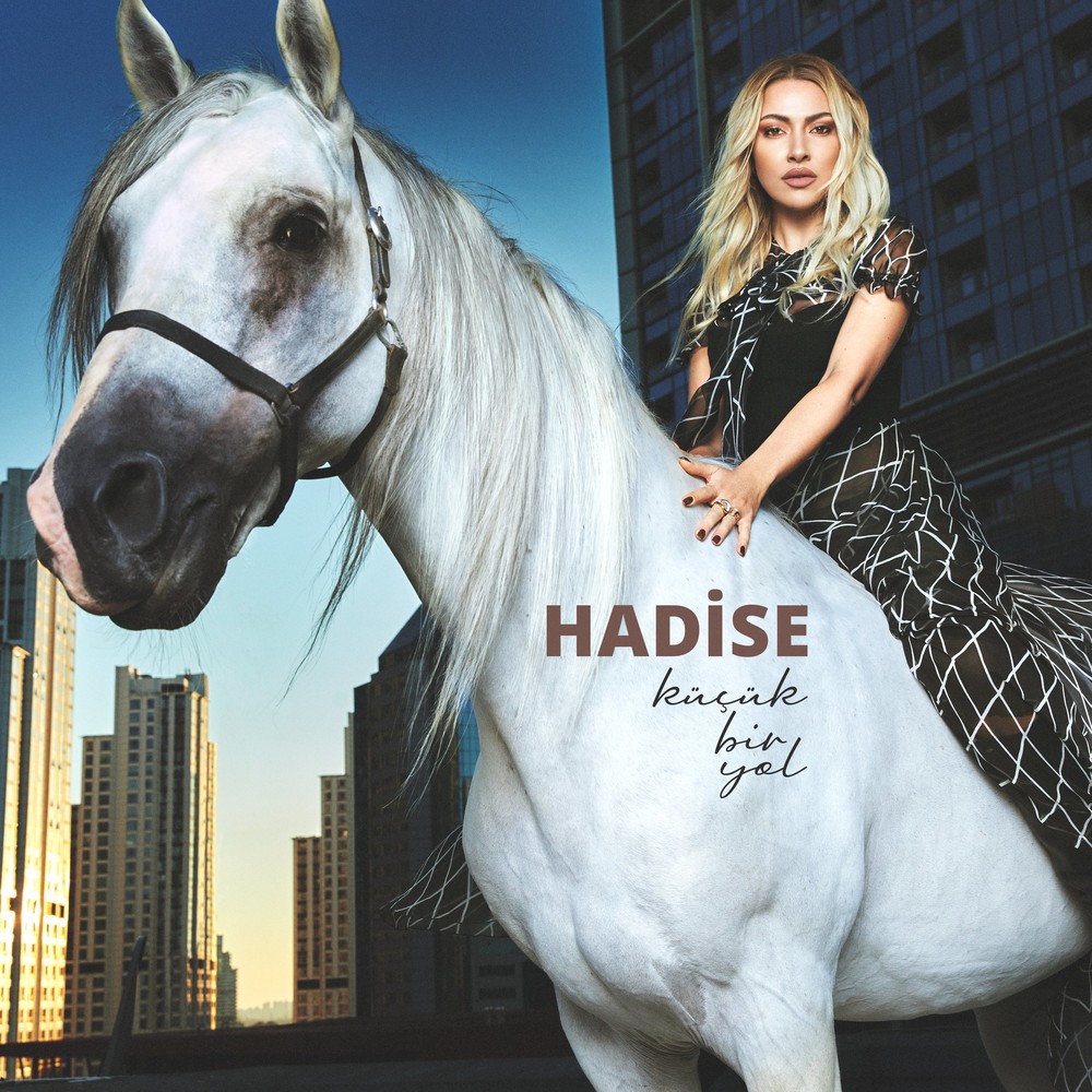 Hadise Kucuk Bir Yol