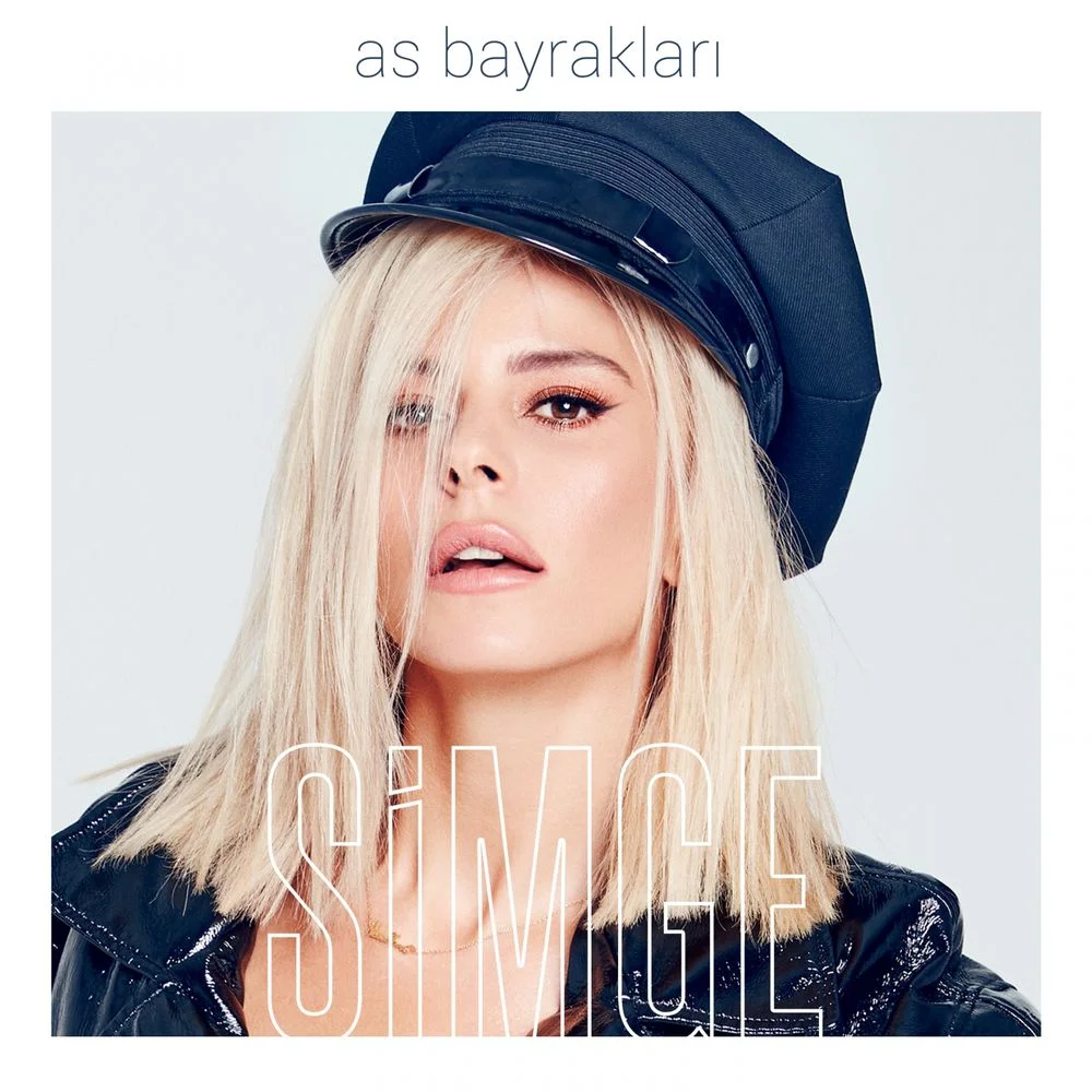 دانلود آهنگ Simge بنام As Bayraklari Simge As Bayraklari